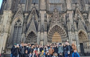 Les germanistes devant la cathédrale de Köln / Cologne.